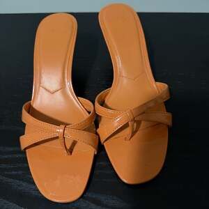 Mango MNG Orange Patent Thong Kitten Heel Sandals Size 38